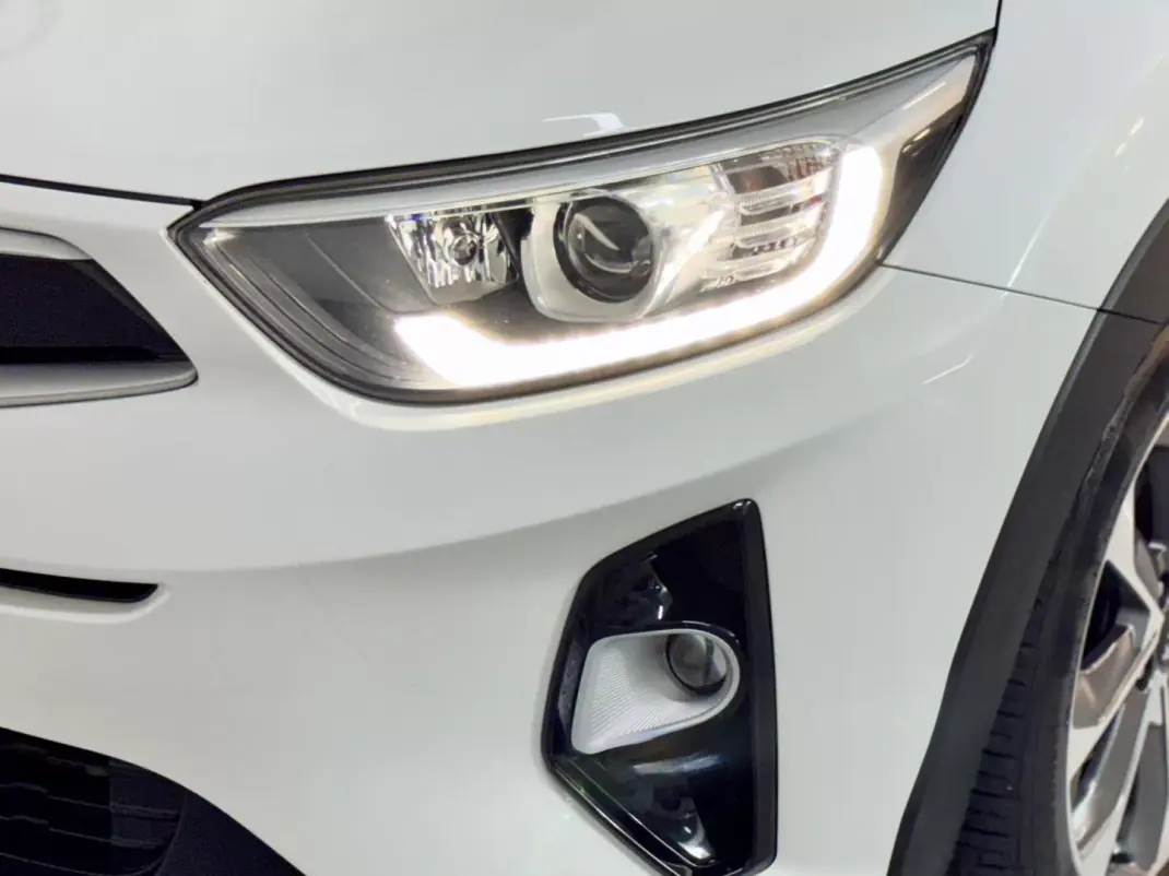 Kia Stonic 2019 - 15750 EUR, 68000 km - AUTO.MOTO.pt - 68000km - foto 22 de 60