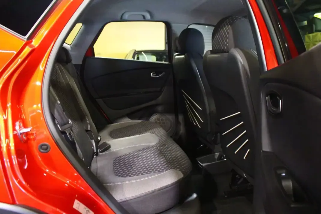 Renault Captur 2019 - 14900 EUR, 80047 km - AUTO.MOTO.pt - 80047km - foto 23 de 31