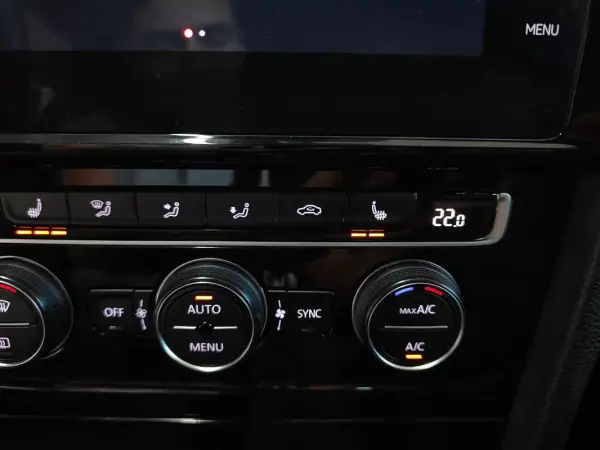 Volkswagen Golf 2018 - 26750 EUR, 99000 km - AUTO.MOTO.pt - 99000km - foto 34 de 39