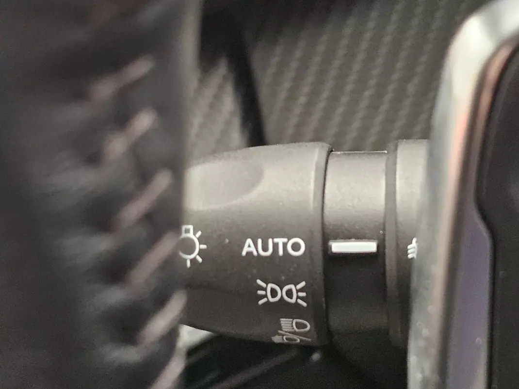 Peugeot 2008 2021 - 16500 EUR, 169015 km - AUTO.MOTO.pt - 169015km - foto 9 de 22