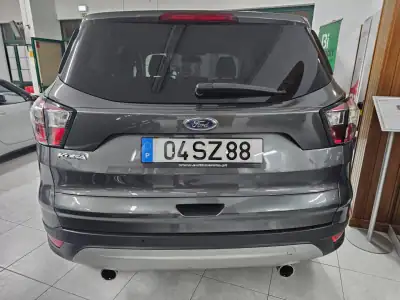 Ford Kuga 2017 - 16500 EUR, 105904 km - AUTO.MOTO.pt - 105904km - foto 10 de 11