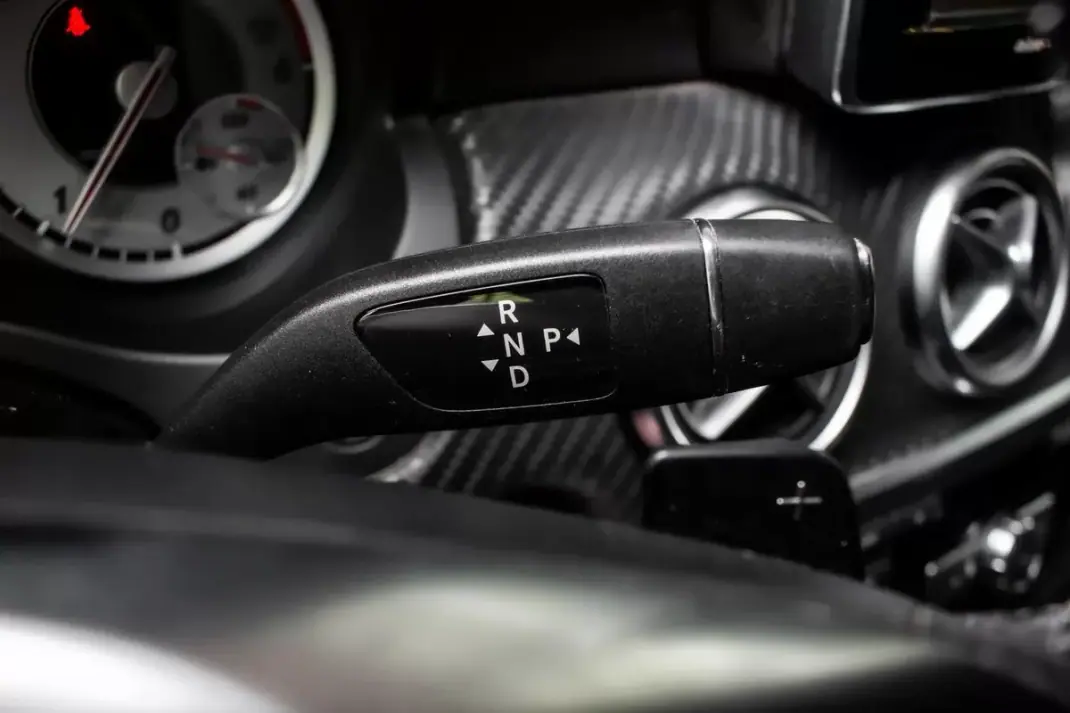 Mercedes-Benz A 180 2015 - 13990 EUR, 263650 km - AUTO.MOTO.pt - 263650km - foto 14 de 34