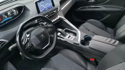 Peugeot 3008 2018 - 16990 EUR, 131000 km - AUTO.MOTO.pt - 131000km - foto 12 de 23