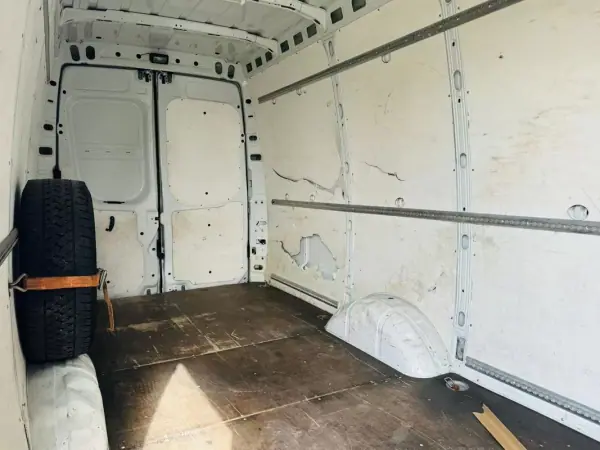Iveco Daily 2019 - 23500 EUR, 190000 km - AUTO.MOTO.pt - 190000km - foto 18 de 23