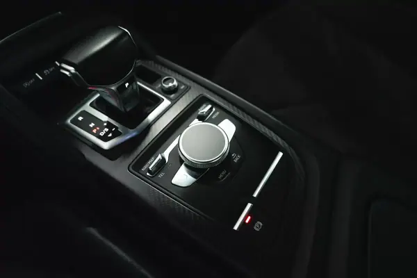 Audi R8 Coupé 2016 - 129950 EUR, 87000 km - AUTO.MOTO.pt - 87000km - foto 38 de 51