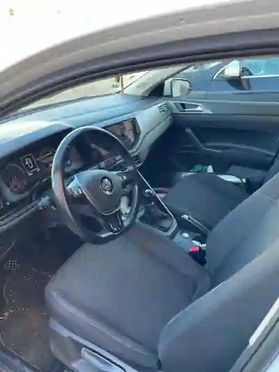 Volkswagen Polo 2018 - 10500 EUR, 85000 km - 85000km - foto 5 de 11