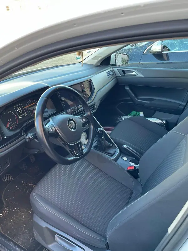 Volkswagen Polo 2018 - 10500 EUR, 85000 km - 85000km - foto 5 de 11