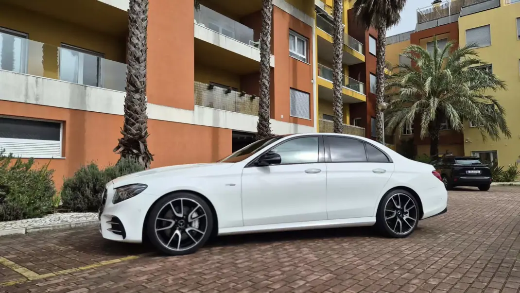 Mercedes-Benz E 53 AMG 2019 - 49980 EUR, 150000 km - AUTO.MOTO.pt - 150000km - foto 11 de 20