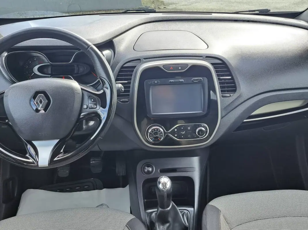 Renault Captur 2016 - 11450 EUR, 165268 km - AUTO.MOTO.pt - 165268km - foto 11 de 41