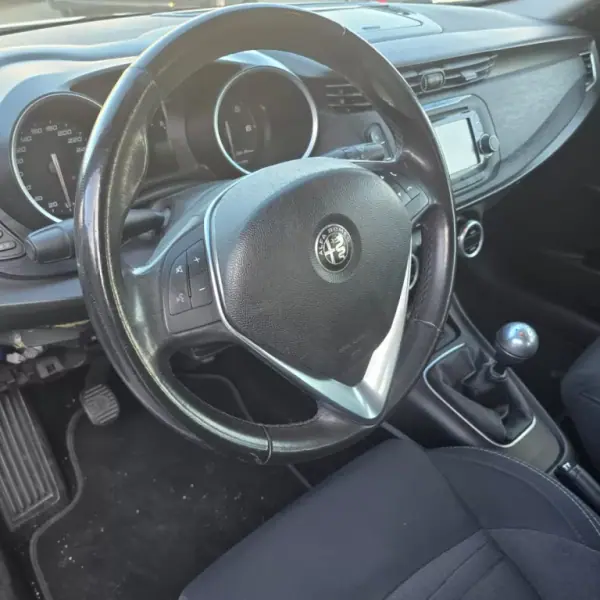 Alfa Romeo Giulietta 2016 - 10950 EUR, 172955 km - AUTO.MOTO.pt - 172955km - foto 15 de 32