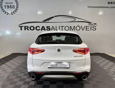 Alfa Romeo Stelvio 2017 - 22900 EUR, 215900 km - AUTO.MOTO.pt - 215900km - foto 6 de 60