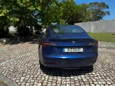 Tesla Model 3 2023 - 34990 EUR, 69960 km - AUTO.MOTO.pt - 69960km - foto 4 de 8