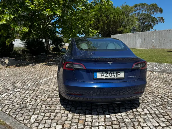 Tesla Model 3 2023 - 34990 EUR, 69960 km - AUTO.MOTO.pt - 69960km - foto 4 de 8