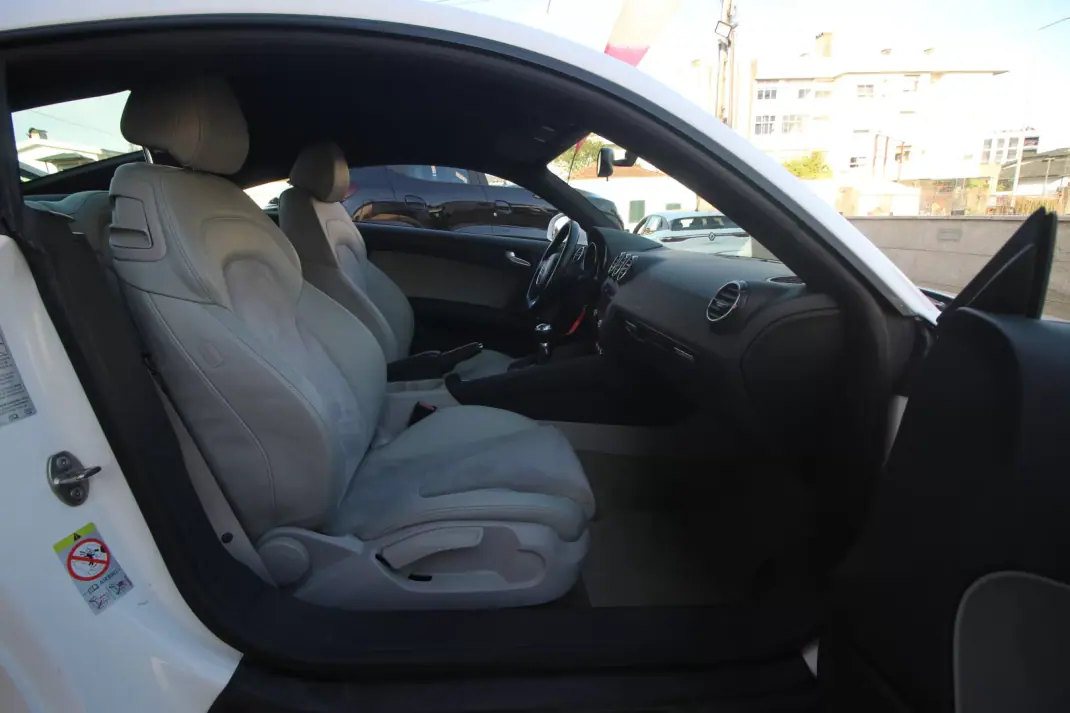 Audi TT Coupé 2014 - 16990 EUR, 211300 km - AUTO.MOTO.pt - 211300km - foto 19 de 22