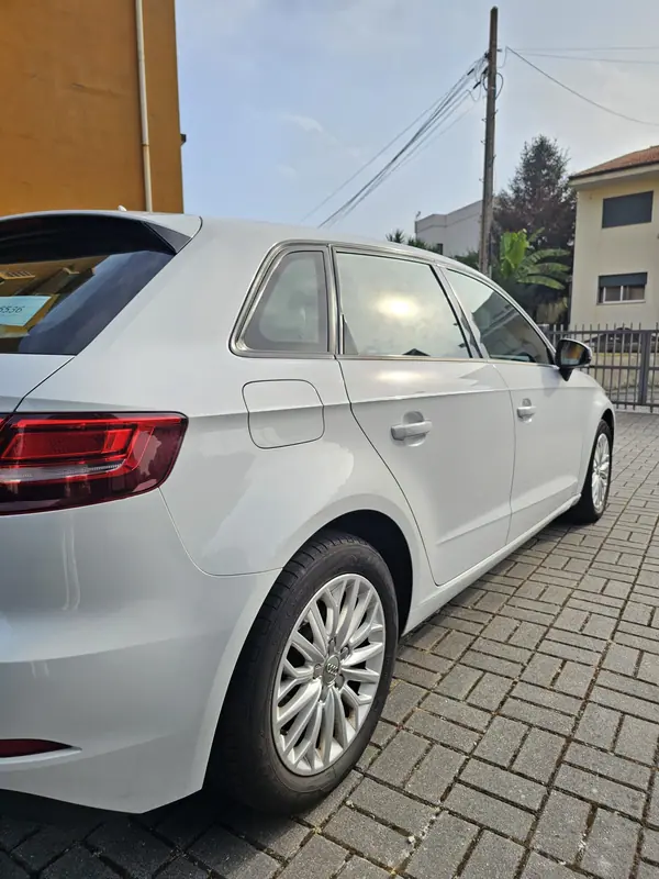 Audi A3 Sportback 2017 - 13990 EUR, 215500 km - AUTO.MOTO.pt - 215500km - foto 5 de 16