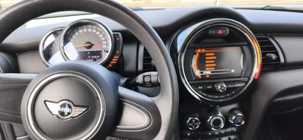 MINI 5 Portas 2016 - 12900 EUR, 190030 km - AUTO.MOTO.pt - 190030km - foto 11 de 12