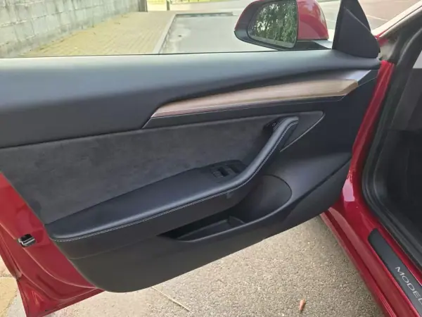Tesla Model 3 2021 - 27499 EUR, 74631 km - 74631km - foto 21 de 34