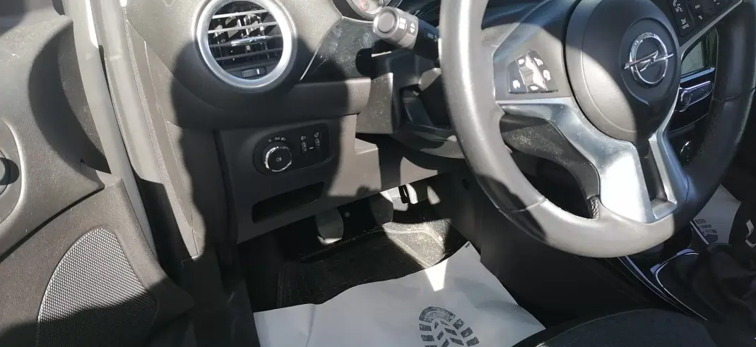 Opel Adam 2019 - 12800 EUR, 15040 km - AUTO.MOTO.pt - 15040km - foto 6 de 12