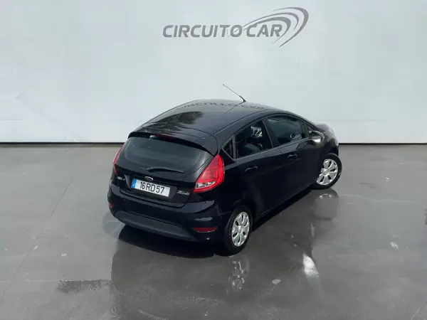 Ford Fiesta 2012 - 5500 EUR, 272349 km - AUTO.MOTO.pt - 272349km - foto 8 de 32