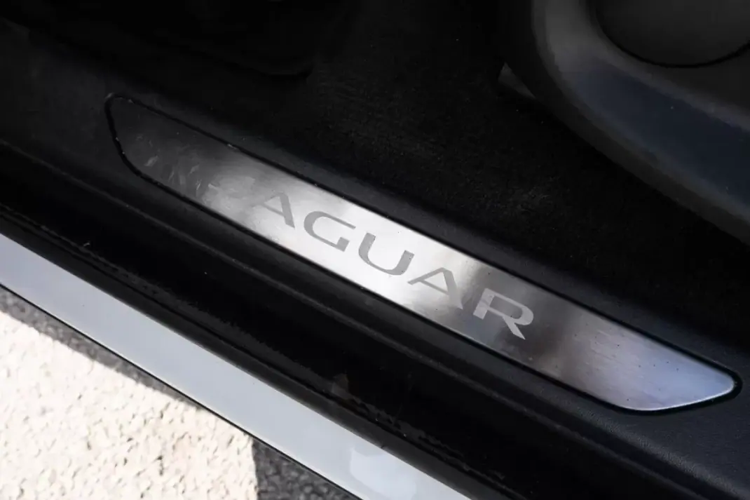 Jaguar E-Pace 2018 - 23900 EUR, 128980 km - 128980km - foto 23 de 29