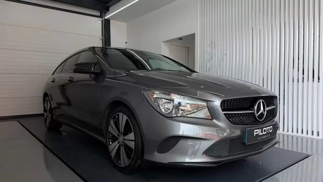 Mercedes-Benz CLA 180 2017 - 18990 EUR, 111452 km - AUTO.MOTO.pt - 111452km - foto 4 de 28