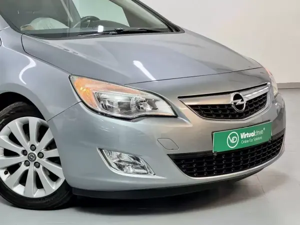 Opel Astra 2012 - 6250 EUR, 154000 km - AUTO.MOTO.pt - 154000km - foto 4 de 52