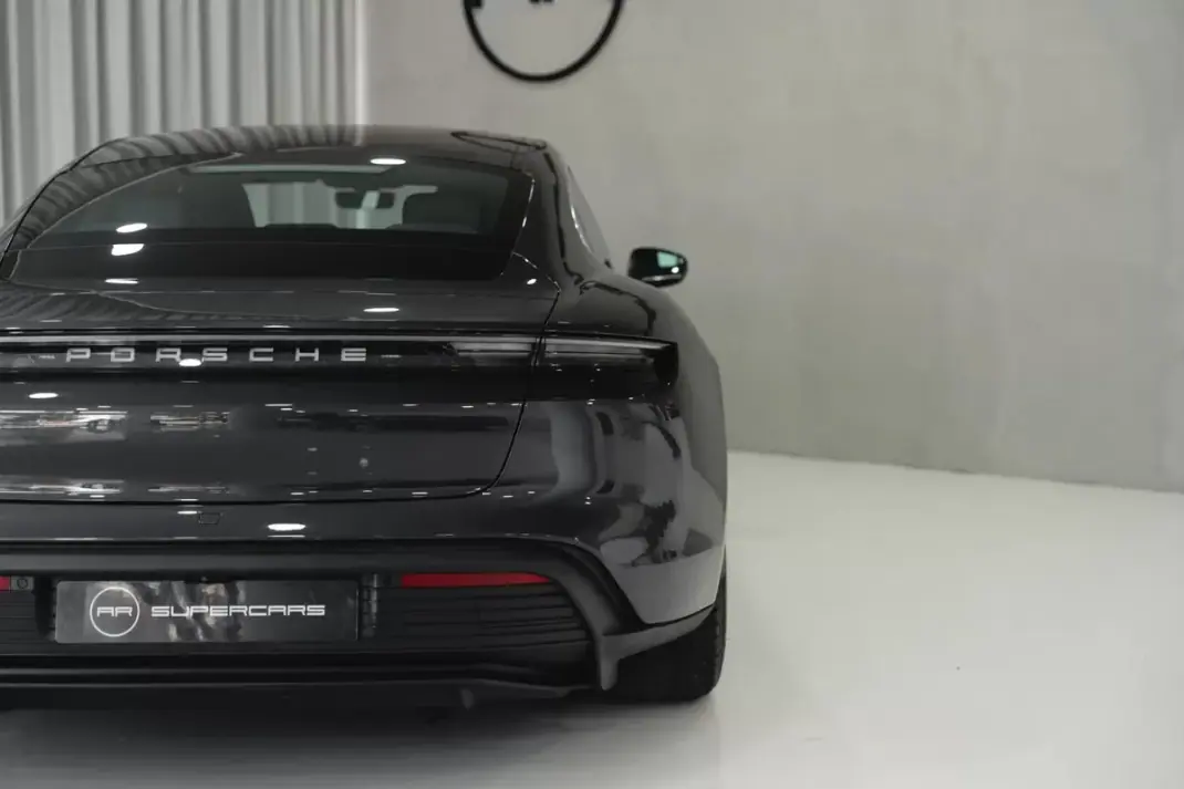 Porsche Taycan 2020 - 59950 EUR, 87282 km - 87282km - foto 16 de 46