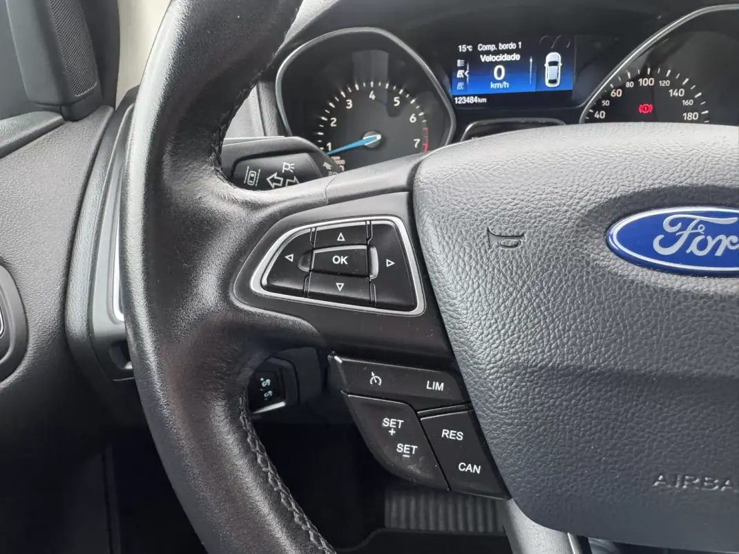 Ford Focus 2015 - 9990 EUR, 123000 km - AUTO.MOTO.pt - 123000km - foto 16 de 31