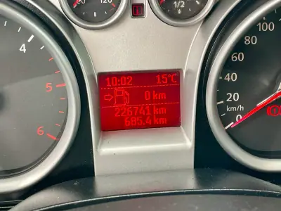 Ford Focus SW 2011 - 7750 EUR, 226741 km - AUTO.MOTO.pt - 226741km - foto 12 de 25