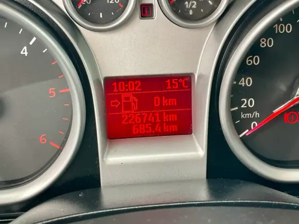 Ford Focus SW 2011 - 7750 EUR, 226741 km - AUTO.MOTO.pt - 226741km - foto 12 de 25