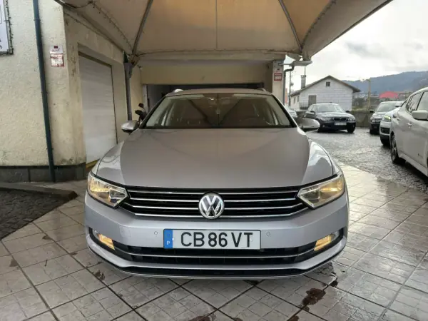 Volkswagen Passat Variant 2015 - 13950 EUR, 242286 km - AUTO.MOTO.pt - 242286km - foto 12 de 36
