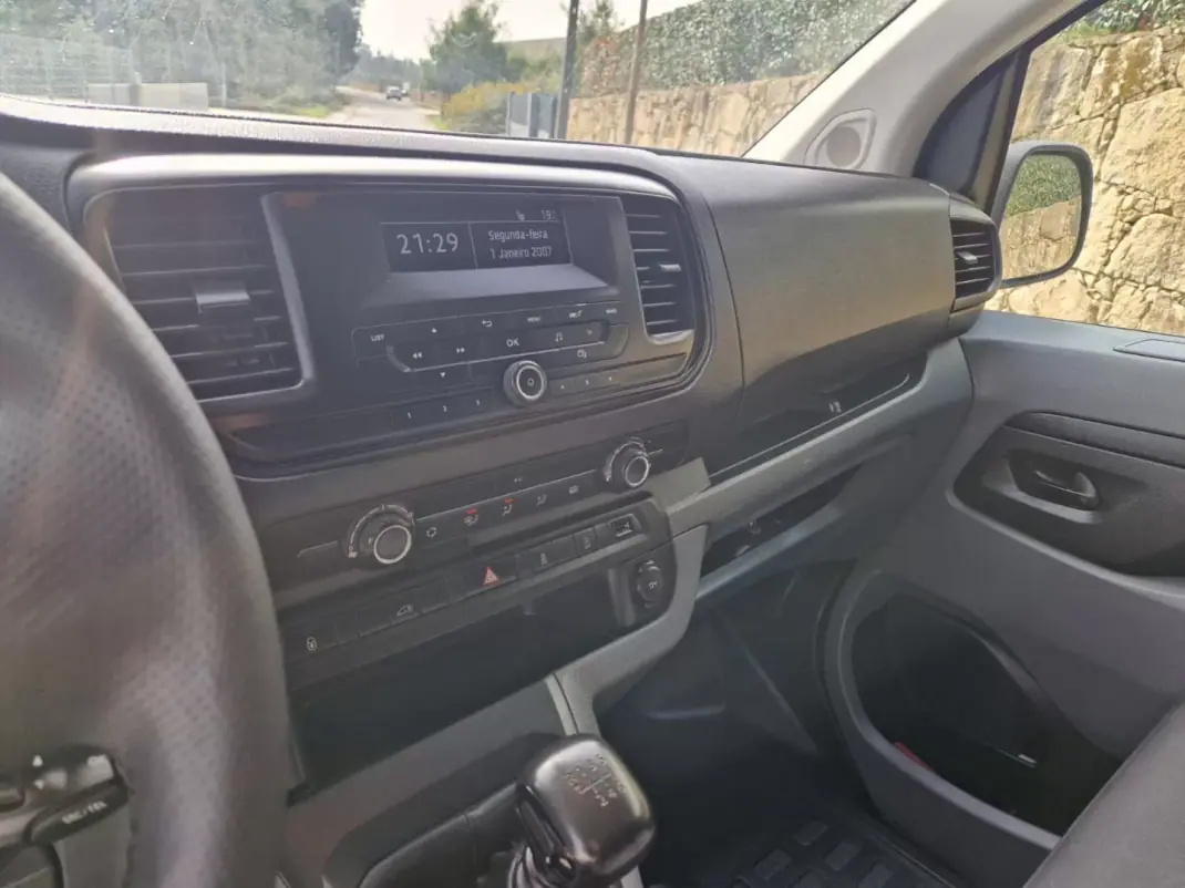 Citroën Jumpy 2017 - 13750 EUR, 245000 km - AUTO.MOTO.pt - 245000km - foto 5 de 10