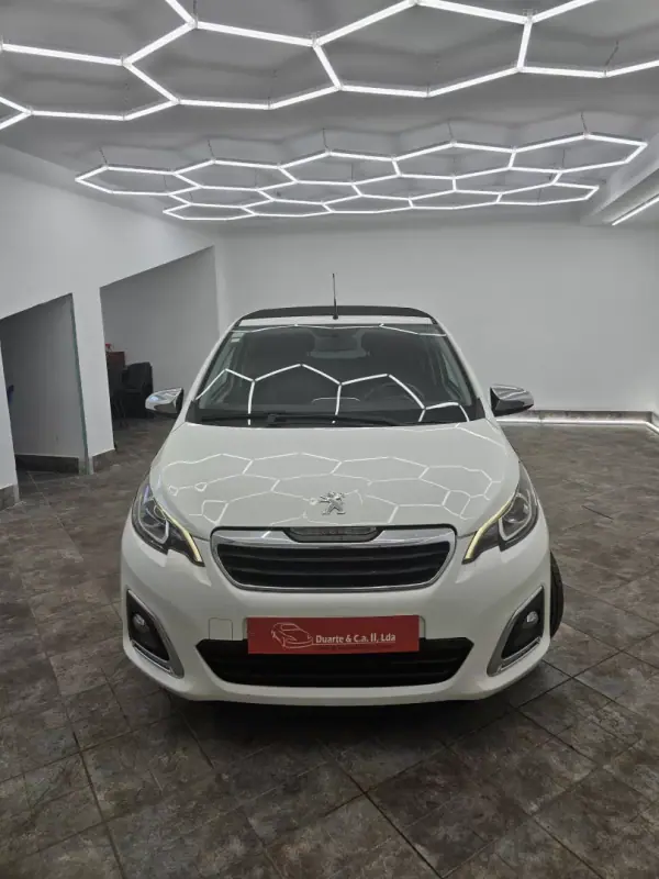Peugeot 108 2015 - 8650 EUR, 88563 km - AUTO.MOTO.pt - 88563km - foto 28 de 53