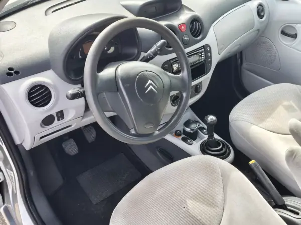 Citroën C3 2003 - 4500 EUR, 279000 km - AUTO.MOTO.pt - 279000km - foto 9 de 13