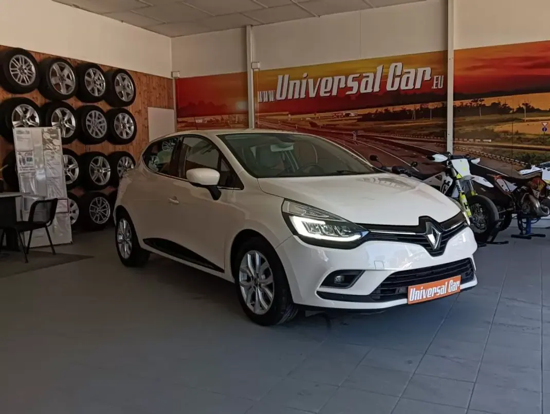 Renault Clio 2018 - 12900 EUR, 129000 km - AUTO.MOTO.pt - 129000km - foto 1 de 20