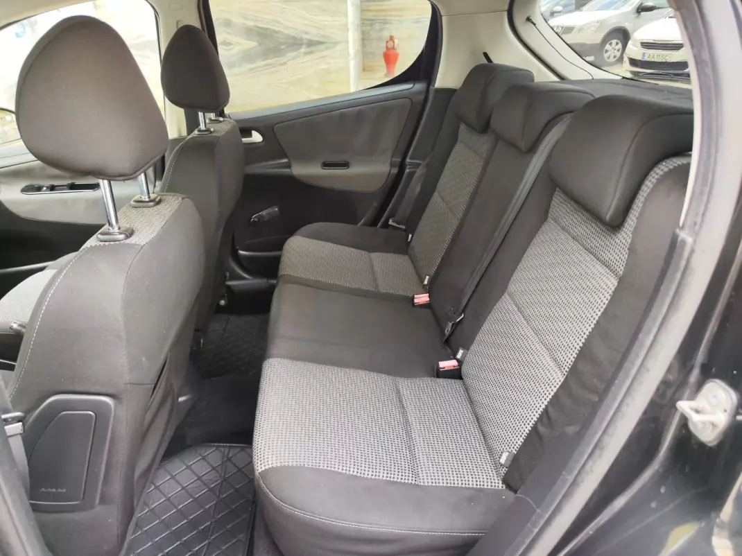 Peugeot 207 2011 - 5480 EUR, 219000 km - AUTO.MOTO.pt - 219000km - foto 25 de 38