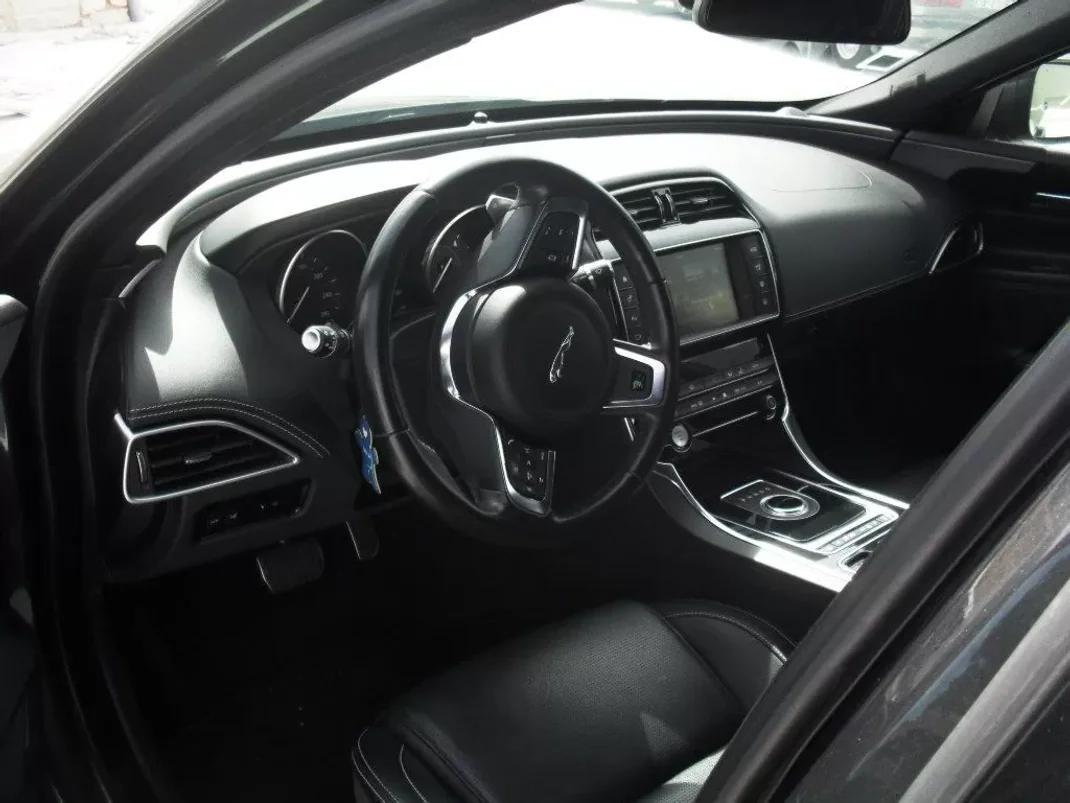 Jaguar XE 2017 - 25950 EUR, 59977 km - 59977km - foto 18 de 35