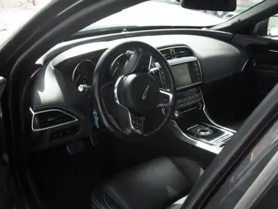 Jaguar XE 2017 - 25950 EUR, 59977 km - AUTO.MOTO.pt - 59977km - foto 18 de 35