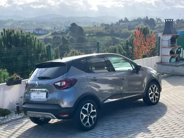 Renault Captur 2019 - 16990 EUR, 90898 km - AUTO.MOTO.pt - 90898km - foto 9 de 37