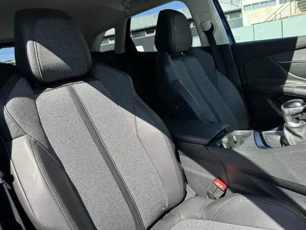 Peugeot 3008 2018 - 14900 EUR, 200000 km - AUTO.MOTO.pt - 200000km - foto 55 de 63