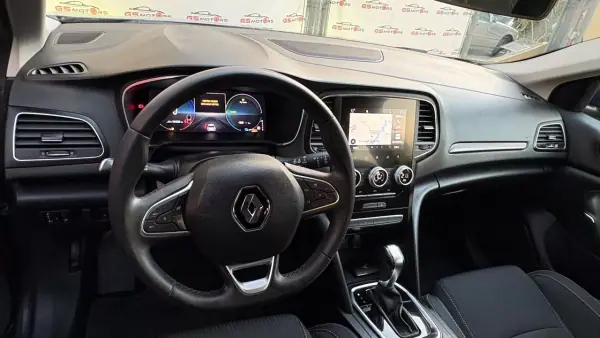 Renault Mégane Sport Tourer 2021 - 14900 EUR, 104000 km - AUTO.MOTO.pt - 104000km - foto 9 de 12