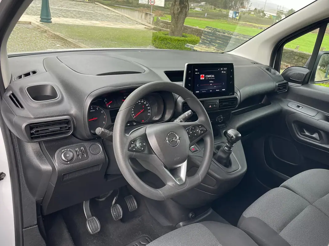 Opel Combo 2022 - 14450 EUR, 90000 km - AUTO.MOTO.pt - 90000km - foto 17 de 37