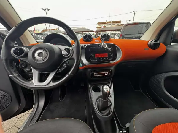 Smart Fortwo Cabrio 2016 - 9500 EUR, 121000 km - AUTO.MOTO.pt - 121000km - foto 8 de 15