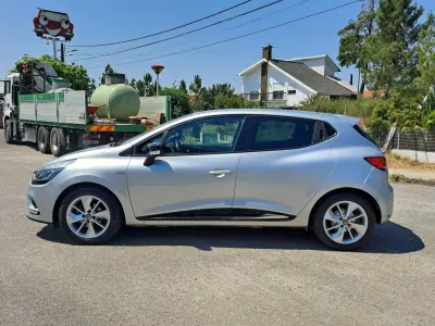 Renault Clio 2017 - 11950 EUR, 74687 km - AUTO.MOTO.pt - 74687km - foto 10 de 43