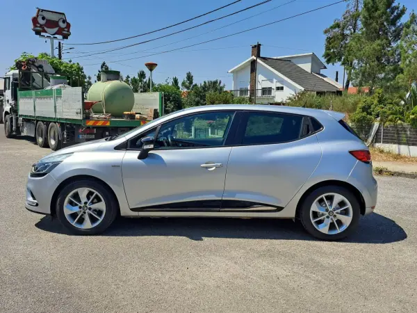 Renault Clio 2017 - 11950 EUR, 74687 km - AUTO.MOTO.pt - 74687km - foto 10 de 43