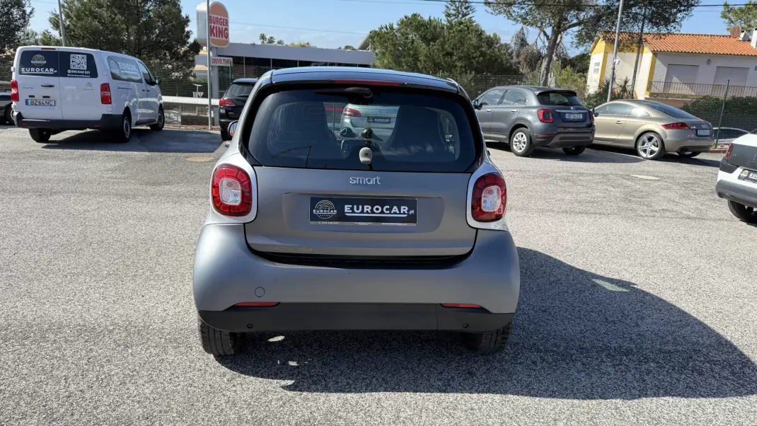Smart Fortwo Cabrio 2018 - 10490 EUR, 55157 km - AUTO.MOTO.pt - 55157km - foto 8 de 40