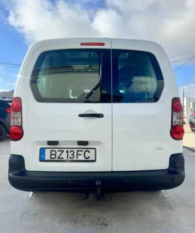 Peugeot 2016 - 13990 EUR, 189000 km - AUTO.MOTO.pt - 189000km - foto 13 de 18