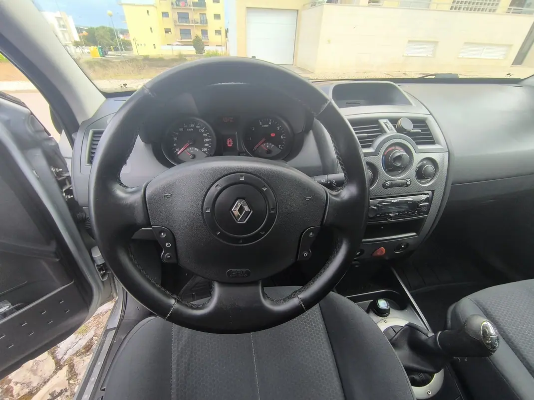 Renault Mégane 2003 - 2000 EUR, 231329 km - 231329km - foto 5 de 15