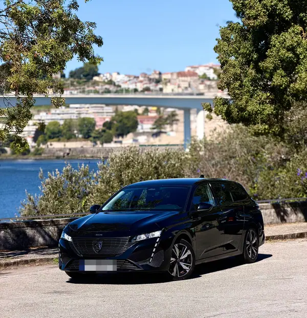 Peugeot 308 SW 2022 — photo 2 of 15
