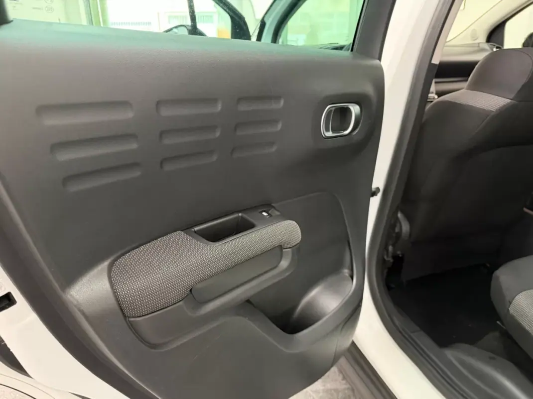 Citroën C3 Aircross 2019 - 10990 EUR, 99000 km - AUTO.MOTO.pt - 99000km - foto 15 de 18